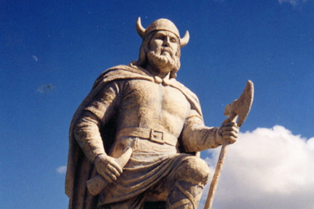 Did Vikings have horned helmets?